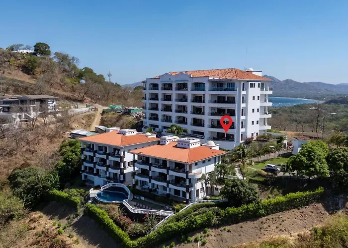 Apartment 2br, Luxury Escape With Pool, Balcony And Views *