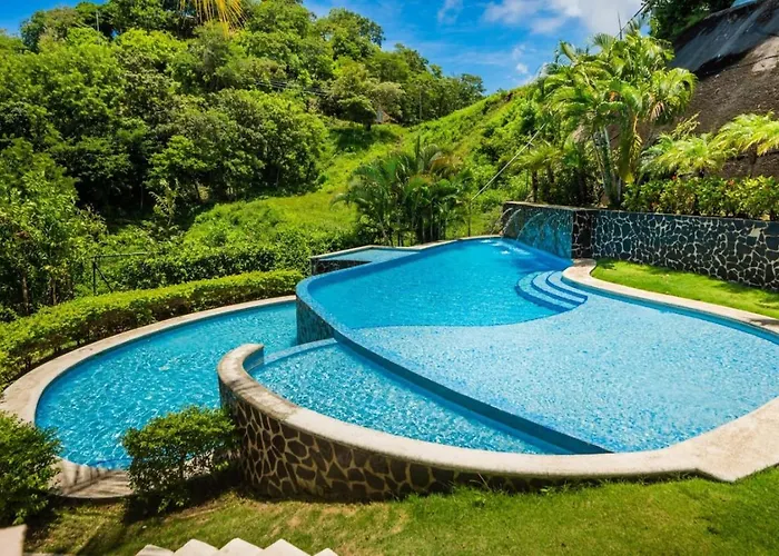 2br, Luxury Escape With Pool, Balcony And Views *