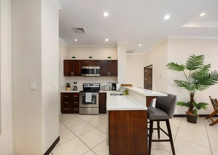 Apartment 2br, Luxury Escape With Pool, Balcony And Views *