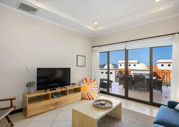 Apartment 2br, Luxury Escape With Pool, Balcony And Views Playa Flamingo