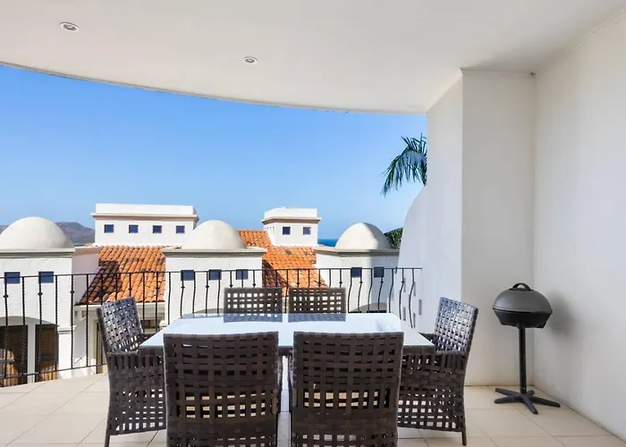 2br, Luxury Escape With Pool, Balcony And Views Playa Flamingo