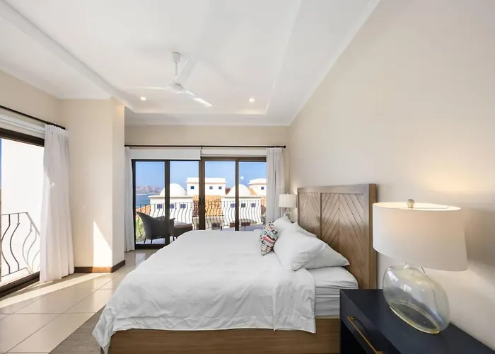 2br, Luxury Escape With Pool, Balcony And Views Apartment *