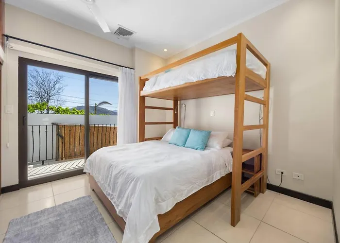 2br, Luxury Escape With Pool, Balcony And Views